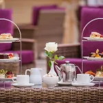 Bay Conference & Leisure Centre 4*