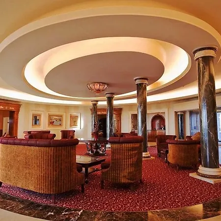 Отель Bay Conference & Leisure Centre