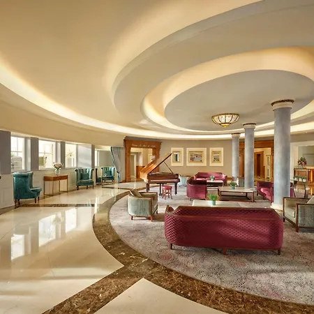 Bay Conference & Leisure Centre 4*