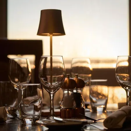 فندق Bay Conference & Leisure Centre 4*