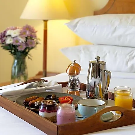 Bay Conference & Leisure Centre Hotell 4*