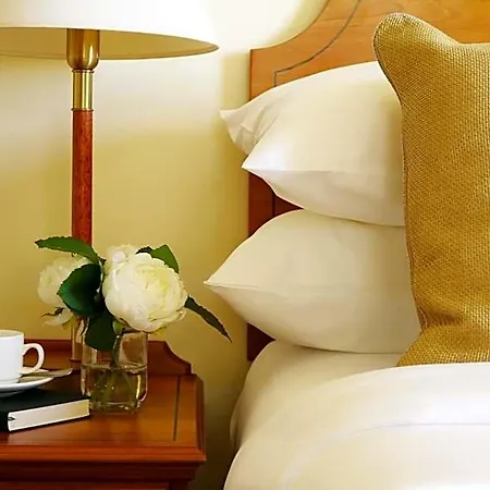 Bay Conference & Leisure Centre Hotell 4*