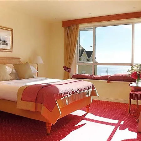 Bay Conference & Leisure Centre Hotell 4*