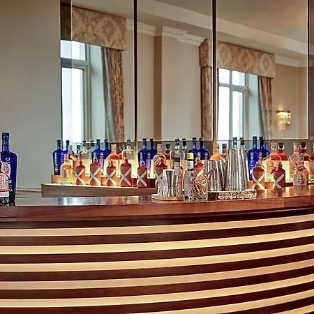 Bay Conference & Leisure Centre Hotell