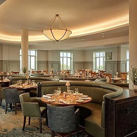 Bay Conference & Leisure Centre Hotell