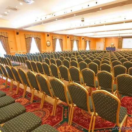 Отель Bay Conference & Leisure Centre 4*