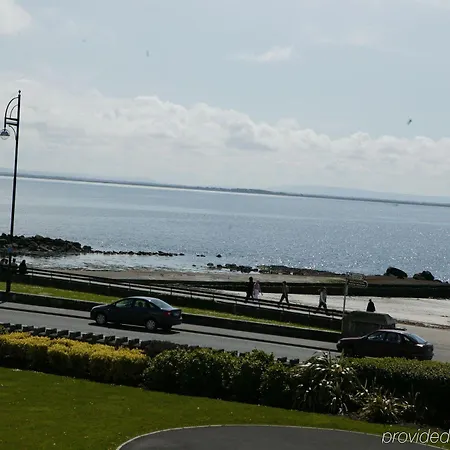 Hotel Bay Conference & Leisure Centre 4*