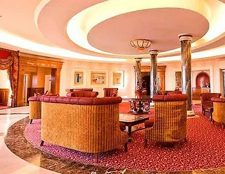 Отель Bay Conference & Leisure Centre