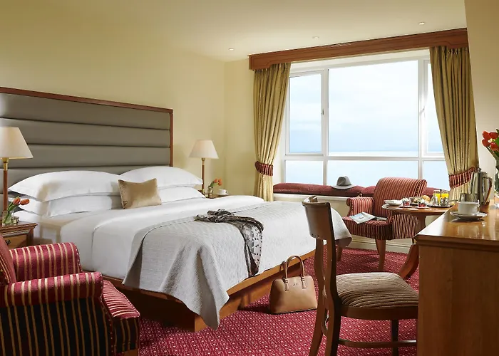 Отель Bay Conference & Leisure Centre 4*