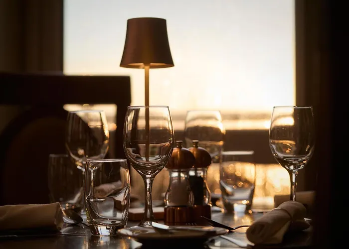 Hotel Bay Conference & Leisure Centre 4*