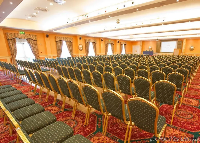 Hotel Bay Conference & Leisure Centre 4*