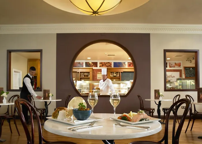 Hotel Bay Conference & Leisure Centre 4*