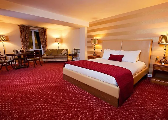 Hotel Bay Conference & Leisure Centre 4*