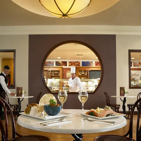Hotell Bay Conference & Leisure Centre 4*