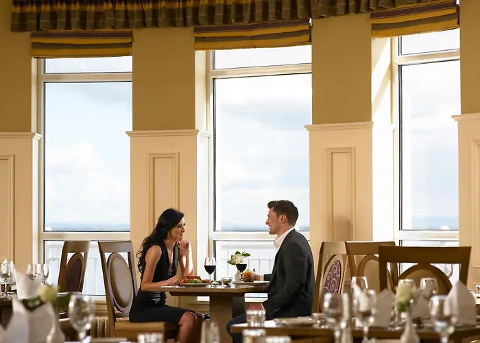 Bay Conference & Leisure Centre Hotel 4*